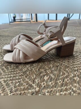 LC LAUREN CONRAD BLUSH MEMORY FOAM BLOCK HEEL SANDALS 9.5